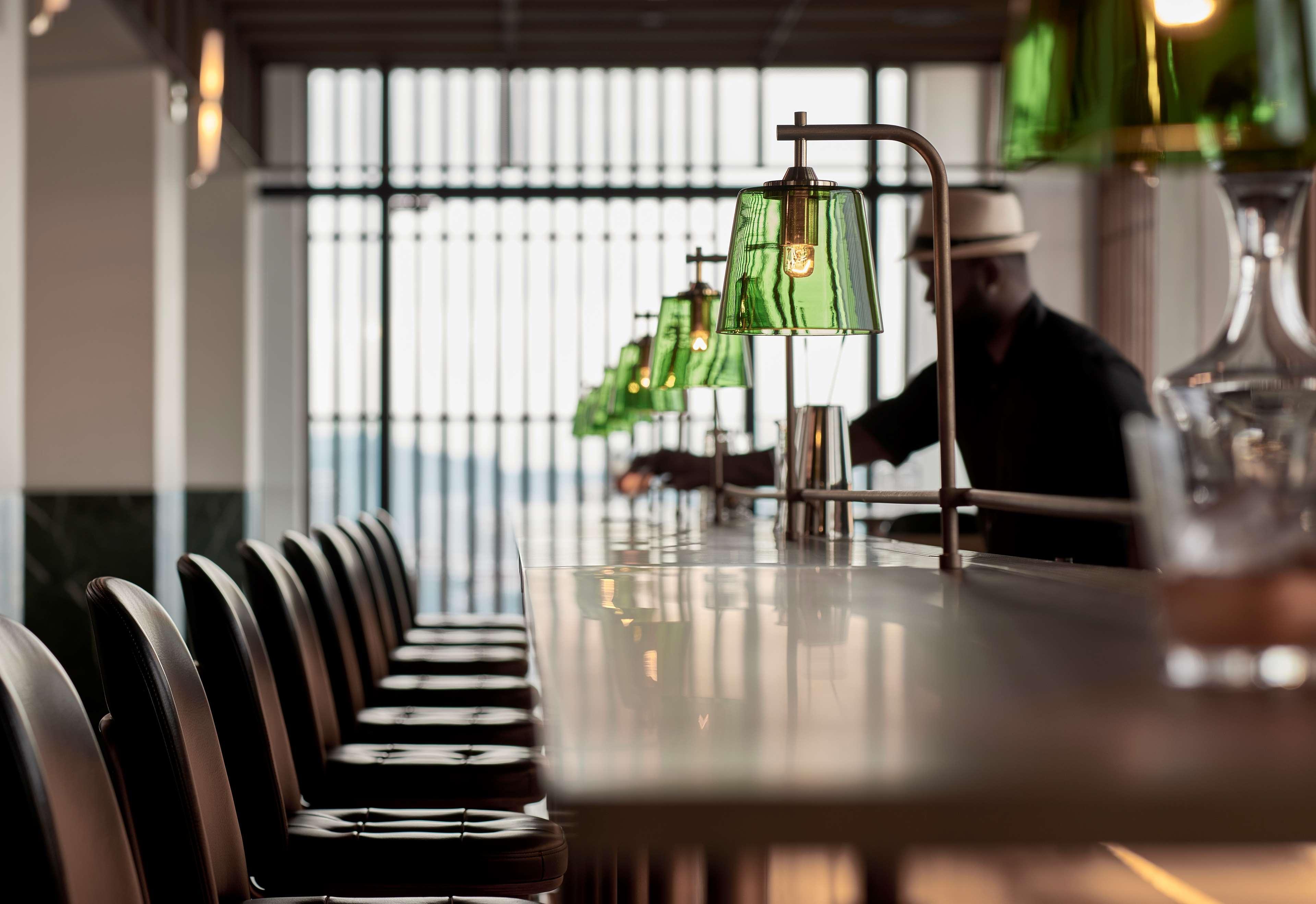 Alila Bangsar Kuala Lumpur Hotell Eksteriør bilde The bar at the restaurant