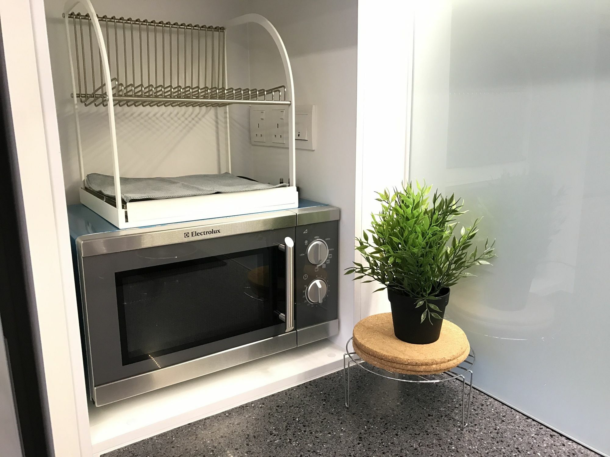 Alila Bangsar Kuala Lumpur Hotell Eksteriør bilde A built-in microwave oven
