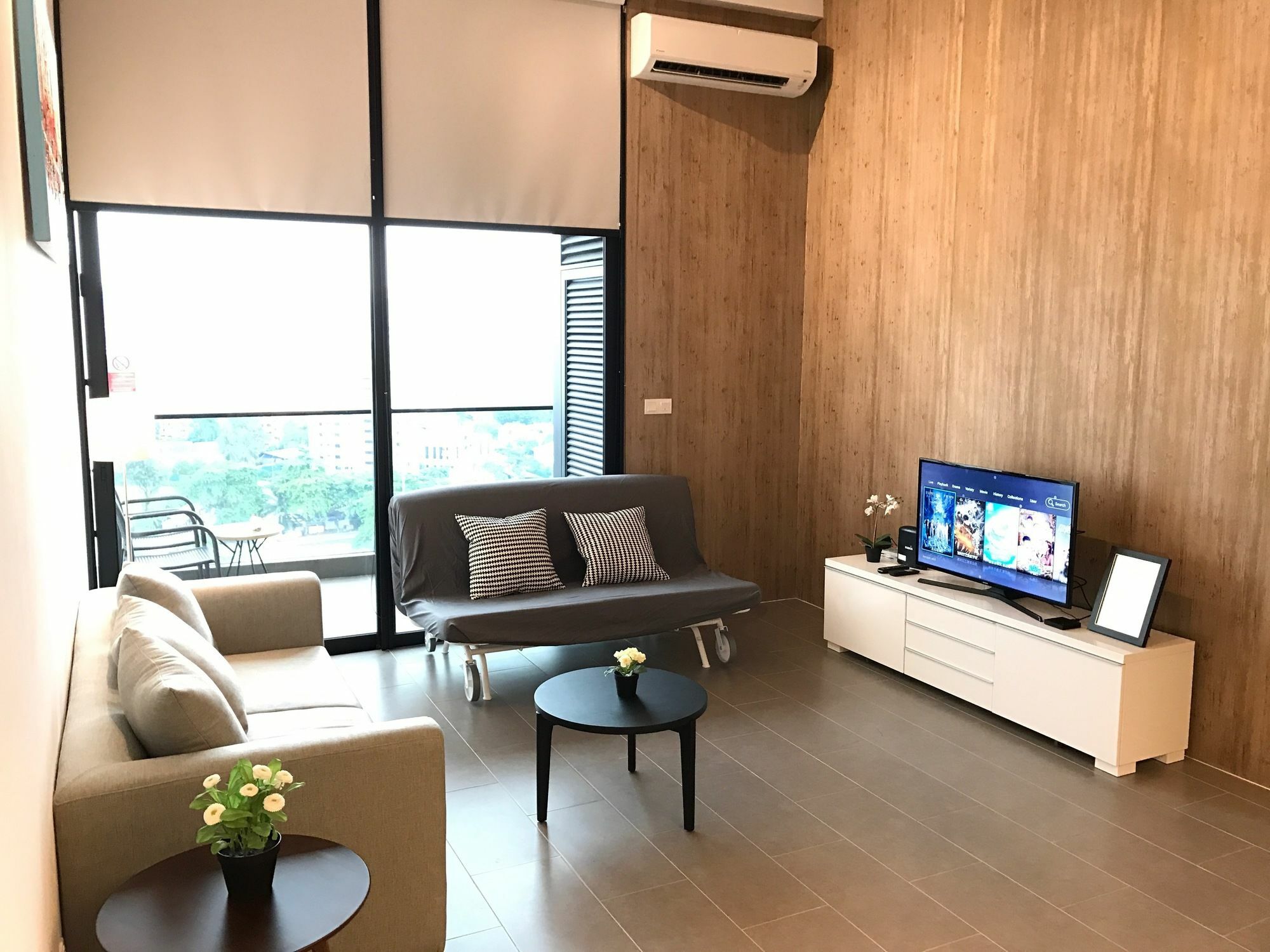 Alila Bangsar Kuala Lumpur Hotell Eksteriør bilde A living room in a serviced apartment in Kuala Lumpur, Malaysia.