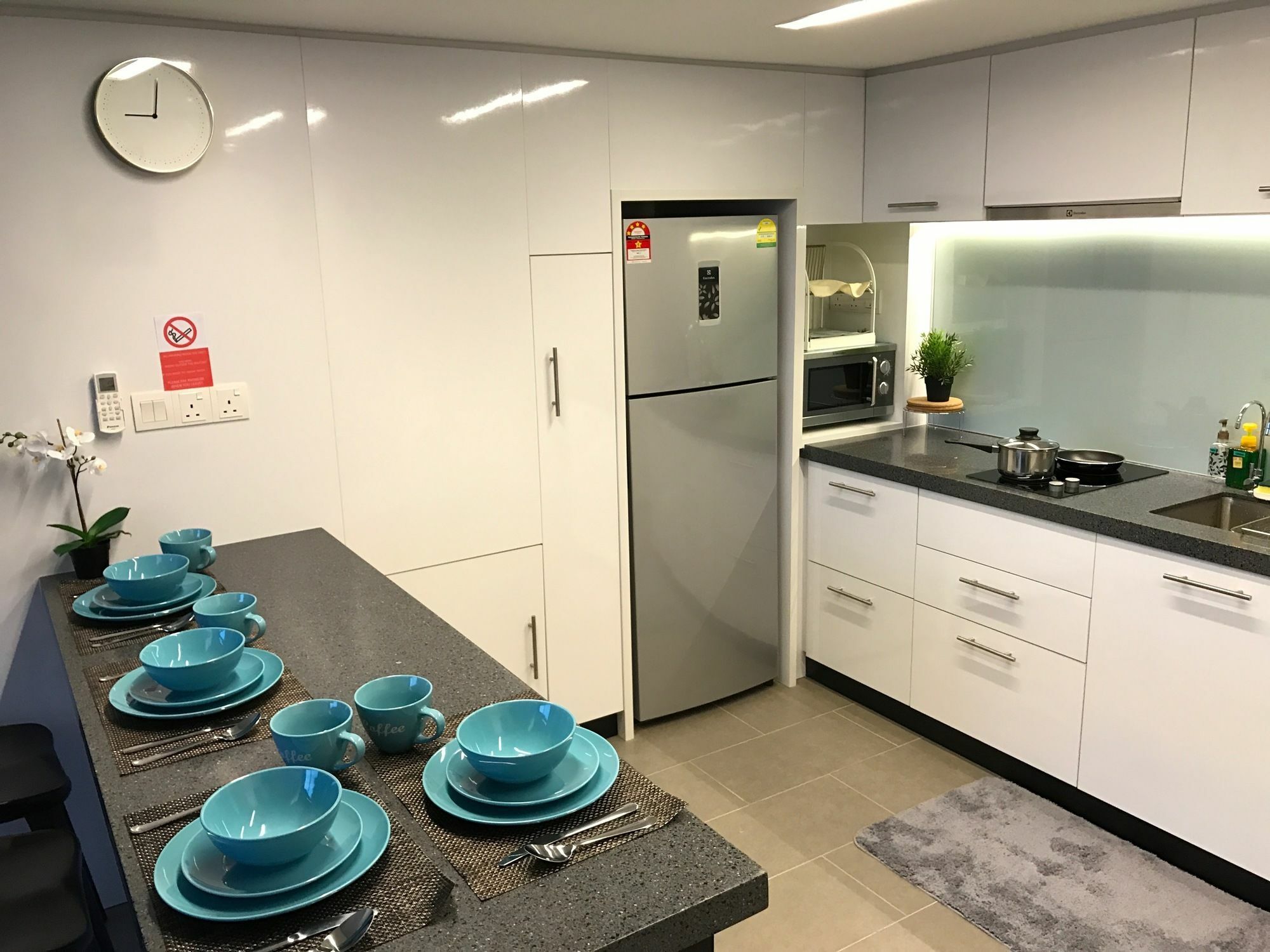Alila Bangsar Kuala Lumpur Hotell Eksteriør bilde A typical kitchen in a residential hall